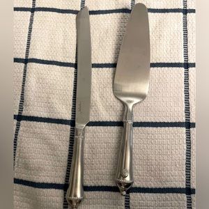 Juliska Berry & Thread Cake Serving Set - Bright Satin, GUC